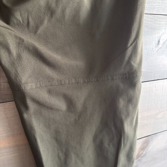 lululemon athletica Green Chinos Relaxed Fit - Picture 4 of 5